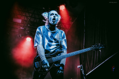 motionless-10