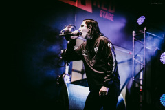 motionless-100
