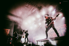 motionless-16