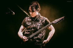 motionless-17