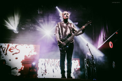 motionless-2