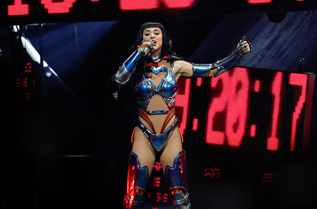 Egy hölgy az űrből – Katy Perry leszállt közénk